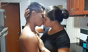 The comfort ungentlemanly gives me a titbit blowjob in the kitchenette