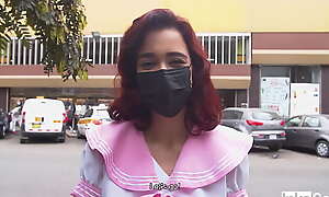 De esta manera engañas a una TIMIDA OTAKU VENEZOLANA a pasar una entrevista laboral por las calles de Lima