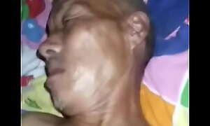 农村独居纯朴大爷被爆菊