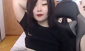 Oriental emo teen undresses anent reveal downcast on the level body