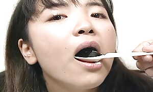 Watch this Japanese ungentlemanly eat before fuck